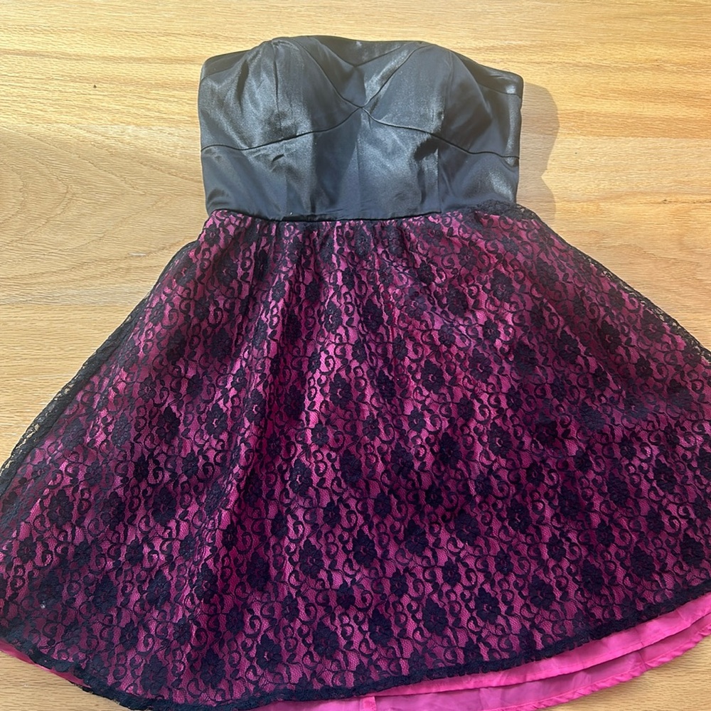 Alyn Paige Y2K vintage strapless dress